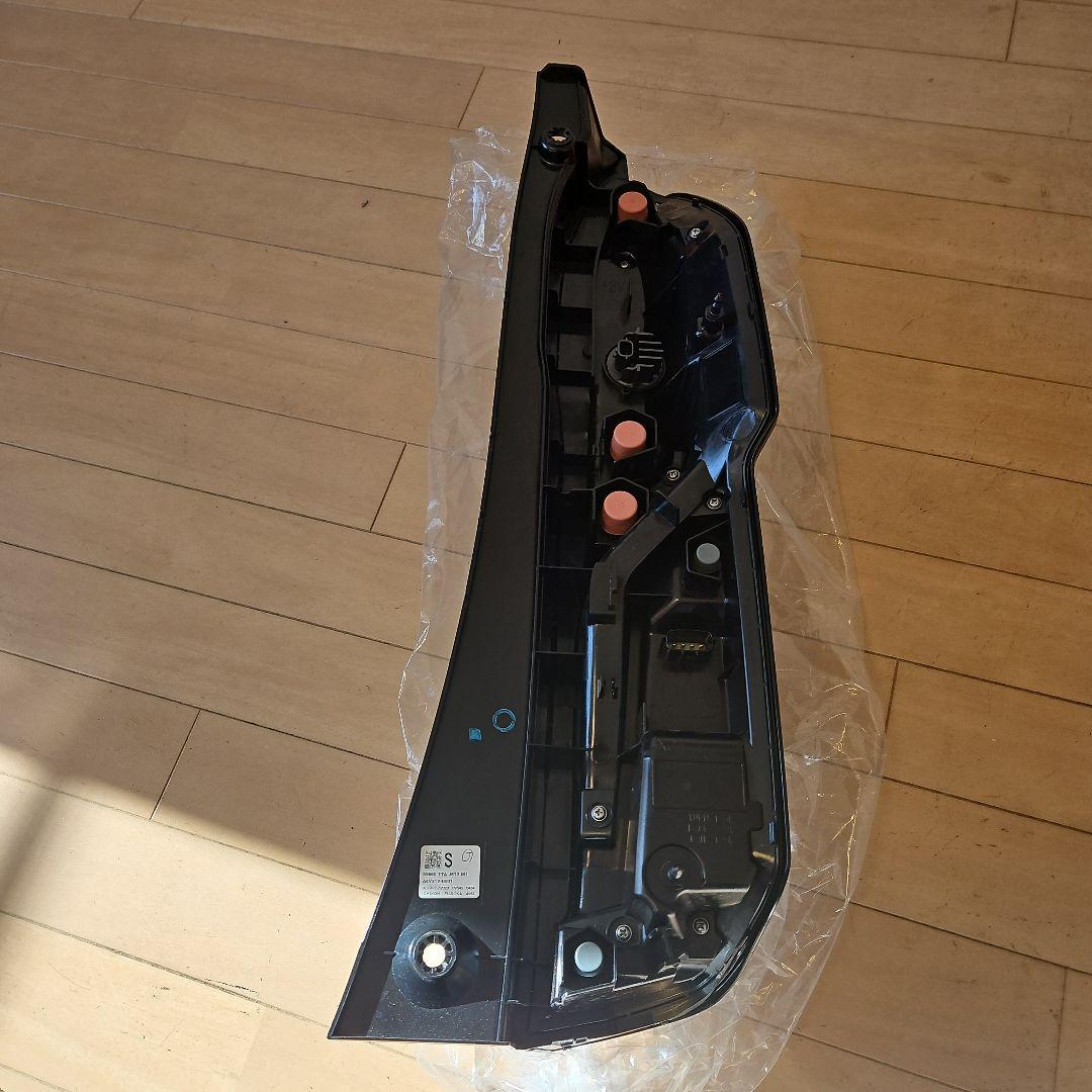 NBOXカスタム　JF-3 左テールランプ　33550-TTA-J513-M1