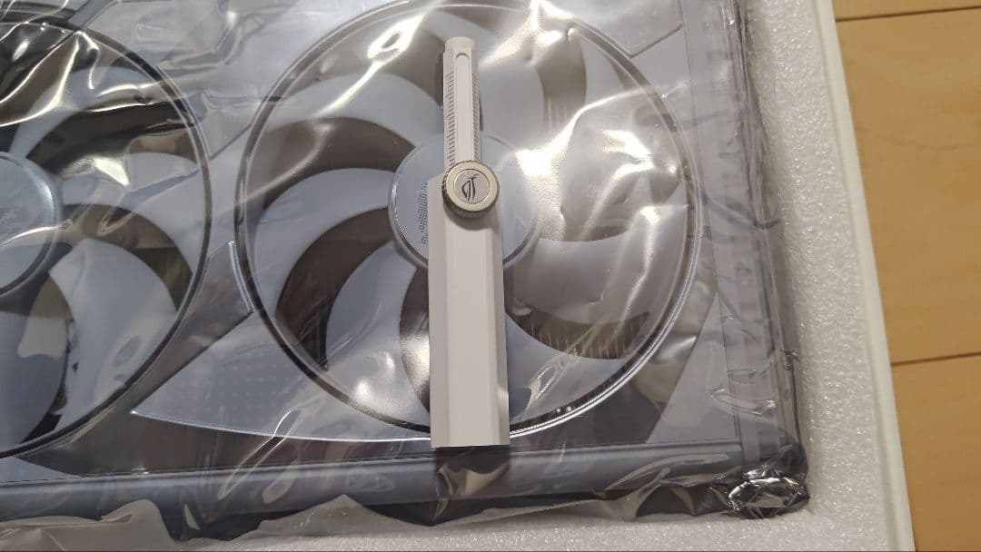 グラフィックボード・グラボ・ビデオカード ASUS ROG STRIX RTX 4080 SUPER WHITE