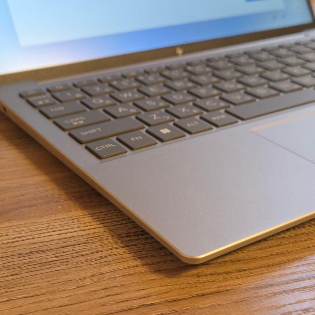 【ほぼ新品】HP Pavilion Aero 13-bg(ナチュラルシルバー)