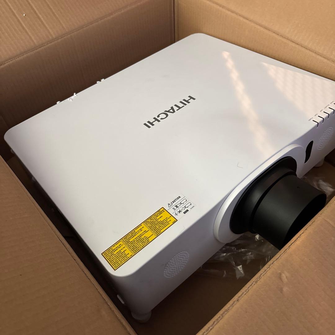 日立　CP-X8160 LCDプロジェクター　& 未使用バルブランプ付き