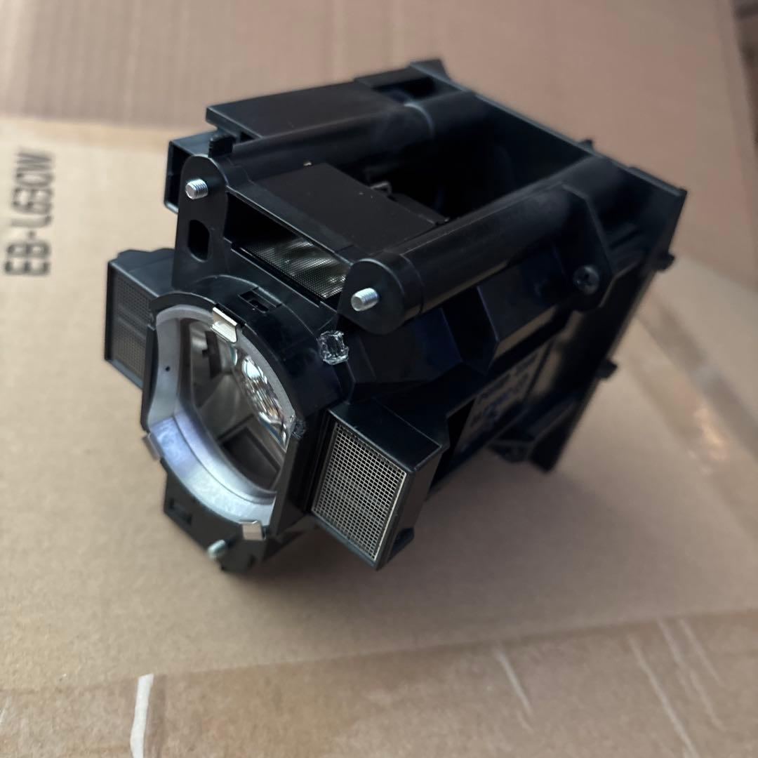 日立　CP-X8160 LCDプロジェクター　& 未使用バルブランプ付き