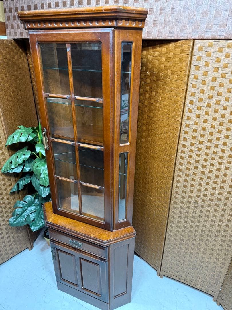 アンティークコーナーカップボード