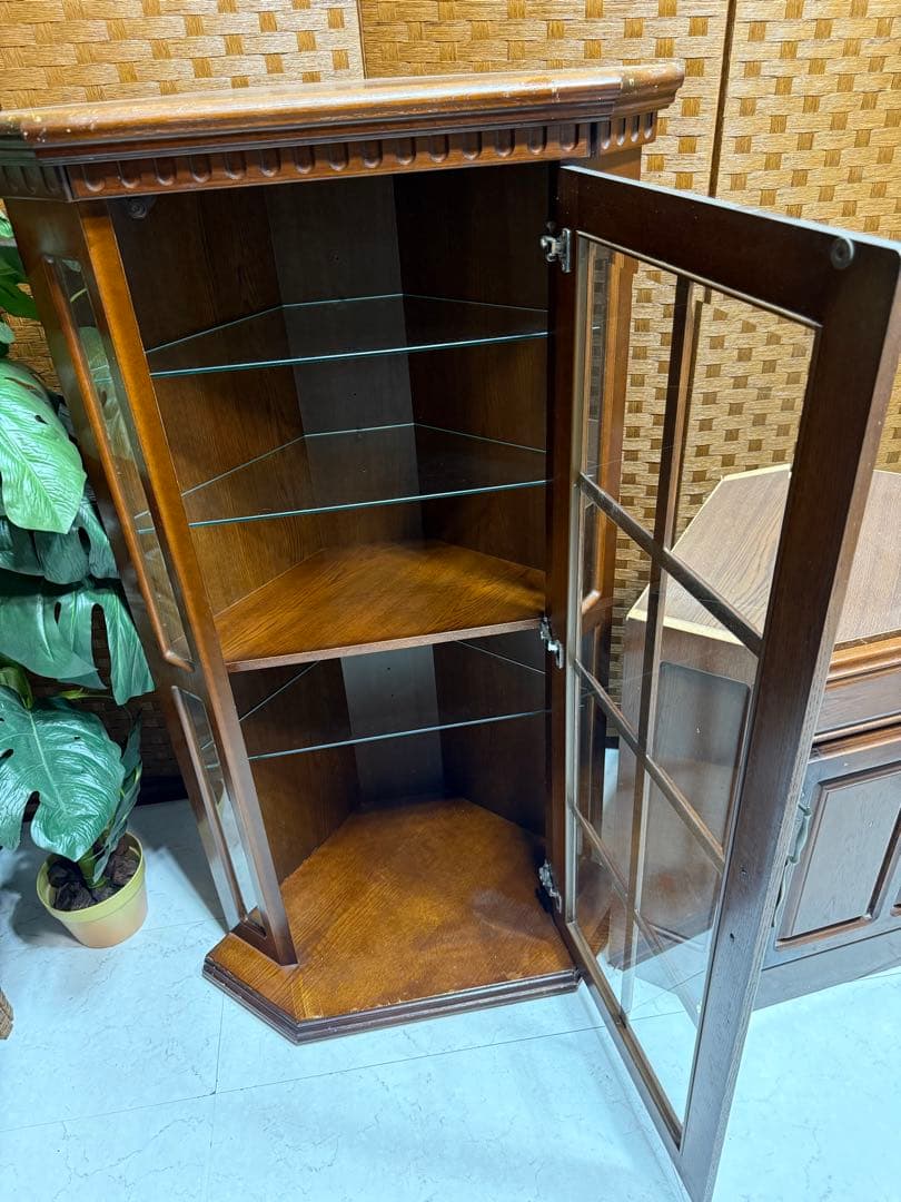 アンティークコーナーカップボード