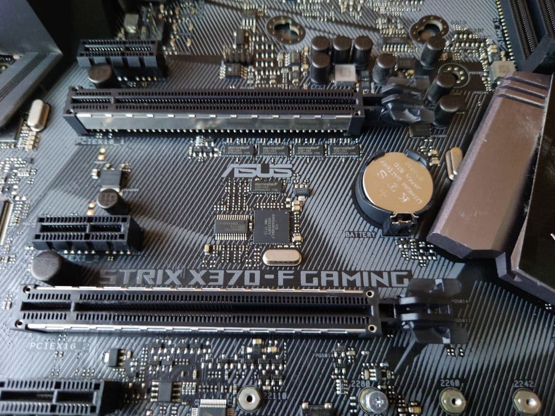 マザーボード ASUS ROG STRIX X370-F GAMING / ATX AM4