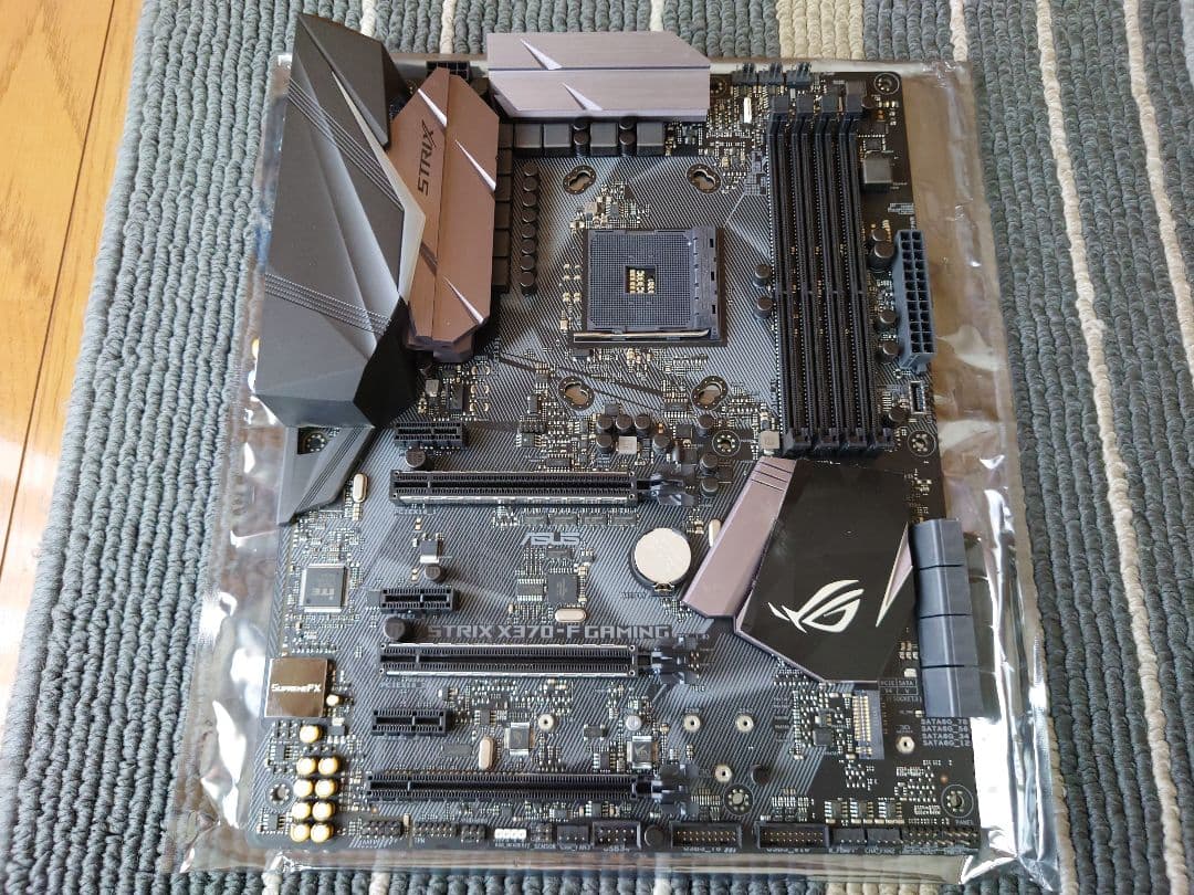 マザーボード ASUS ROG STRIX X370-F GAMING / ATX AM4