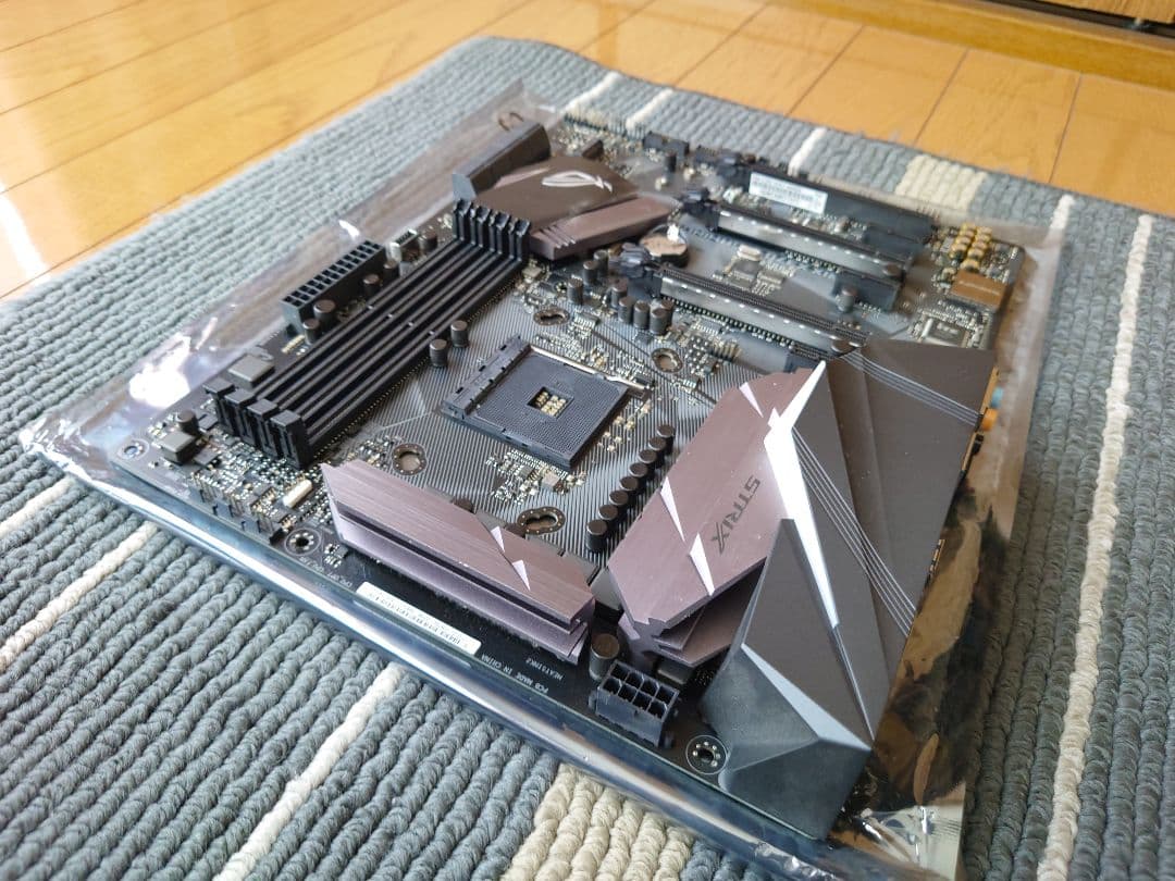 マザーボード ASUS ROG STRIX X370-F GAMING / ATX AM4