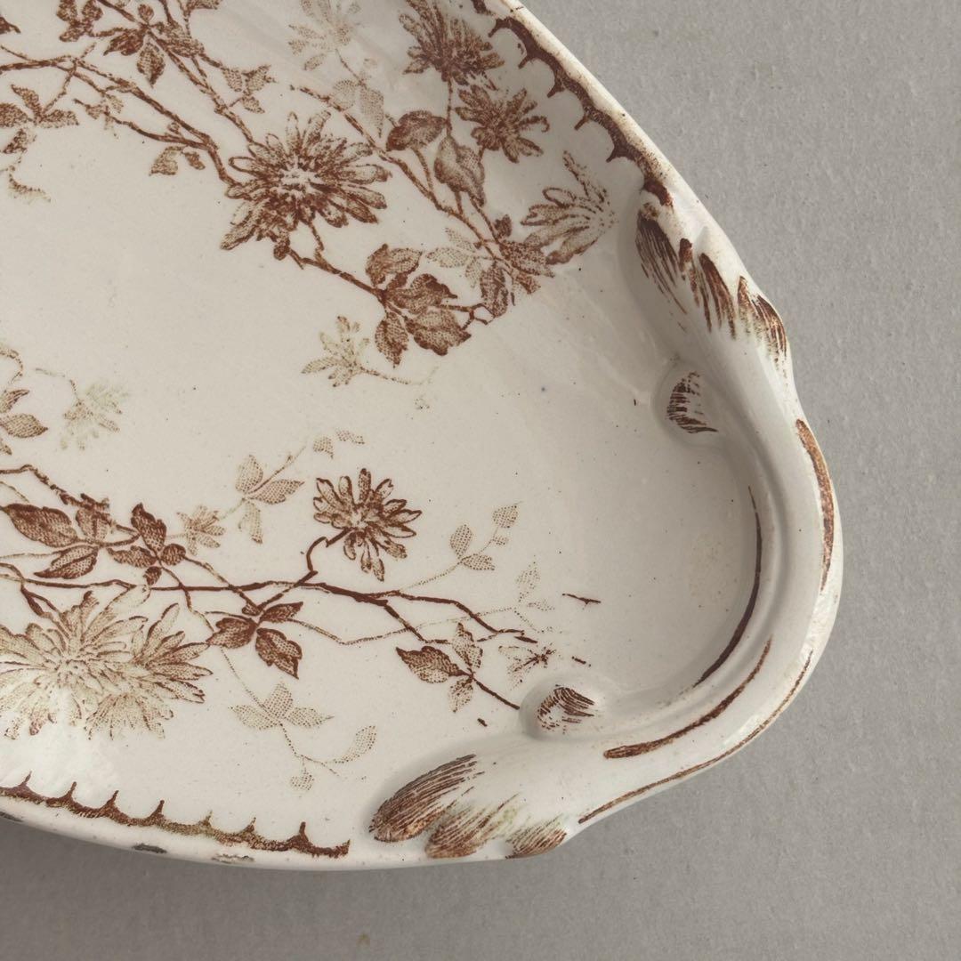 フランスアンティーク クレイユモントロー ブラウンの花模様が美しいラヴィエ