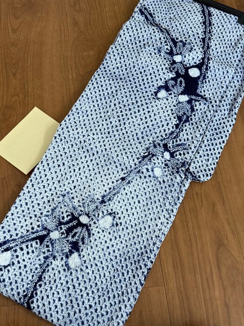 未使用 絞り浴衣 単品 白地に紺色花柄 utatane