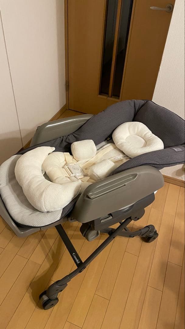 Combi（コンビ）電動ハイローチェア /ネムリラSWING BEDi Long