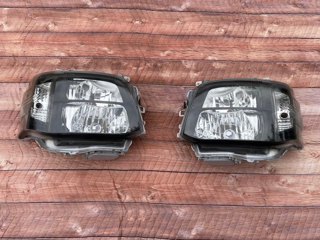 ハイエースヘッドライト　インナーブラック