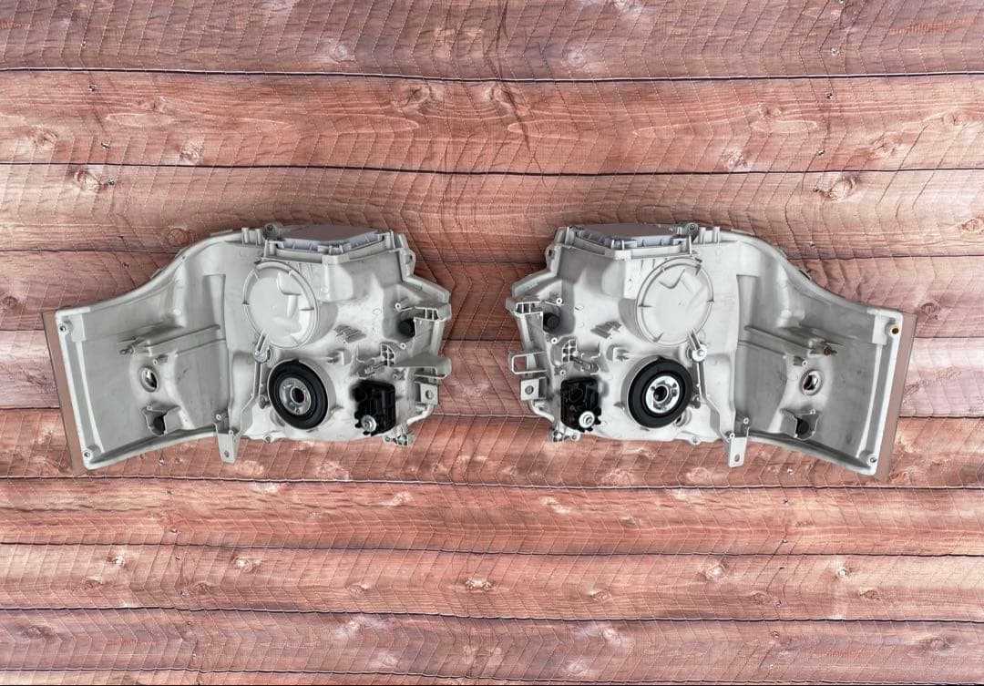 ハイエースヘッドライト　インナーブラック