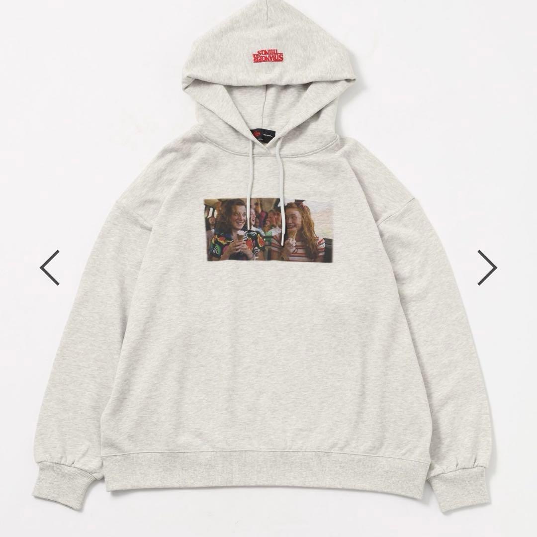 【STRANGER THINGS】コラボ 缶バッジ付きパーカー Mサイズ