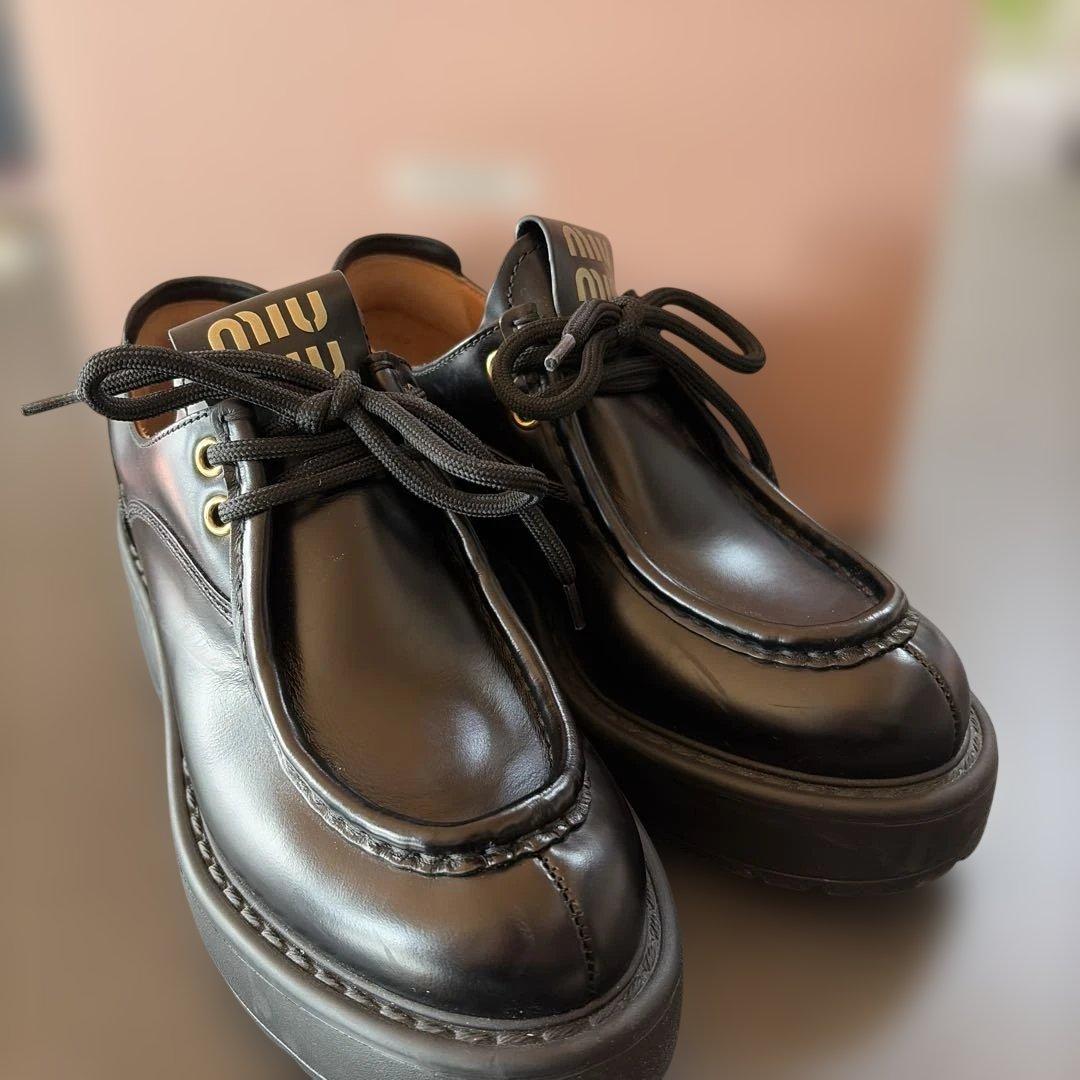 miumiu レザー レースアップ シューズ