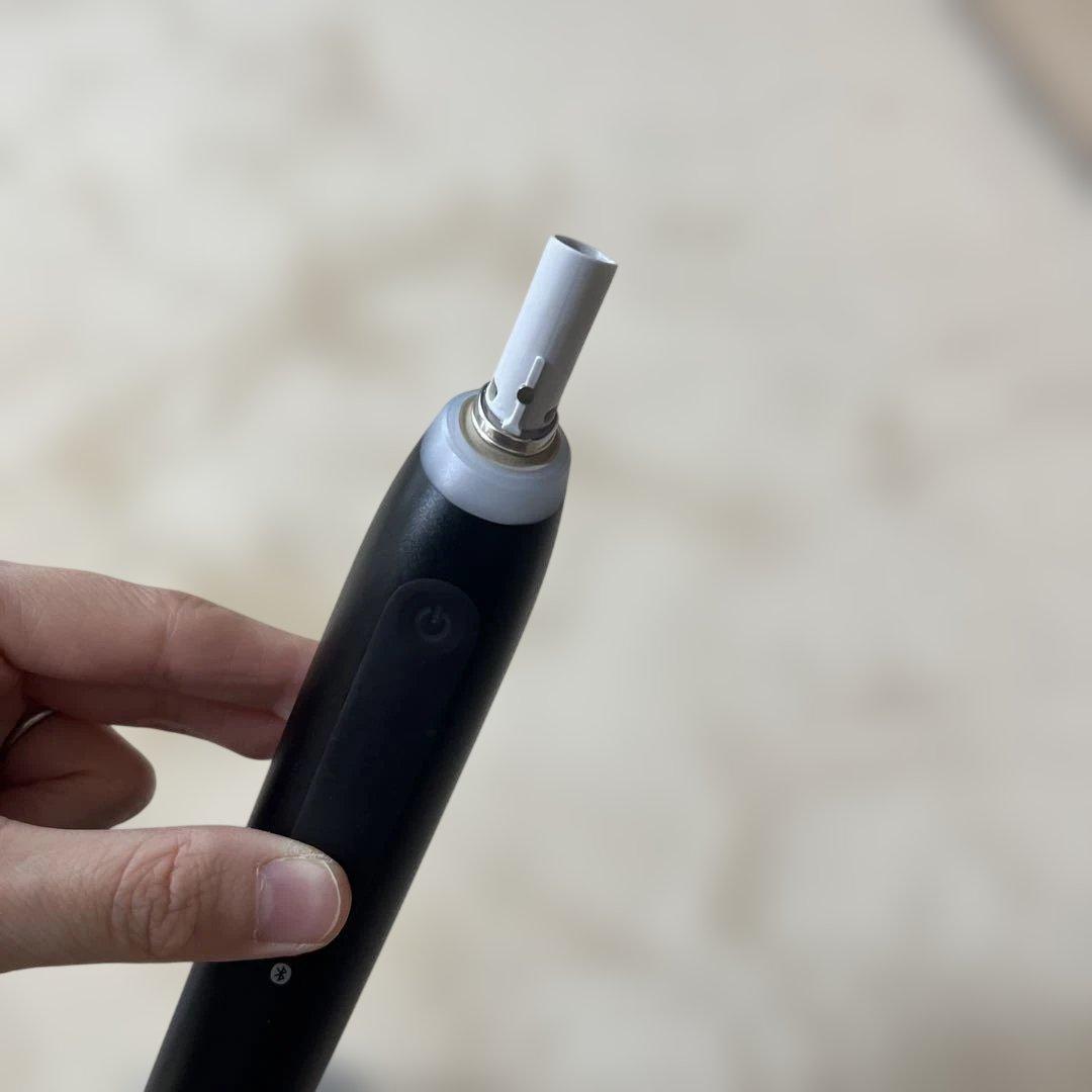 oral-B iO5電動歯ブラシ本体 充電器・ケース　付け替えブラシ合計8本