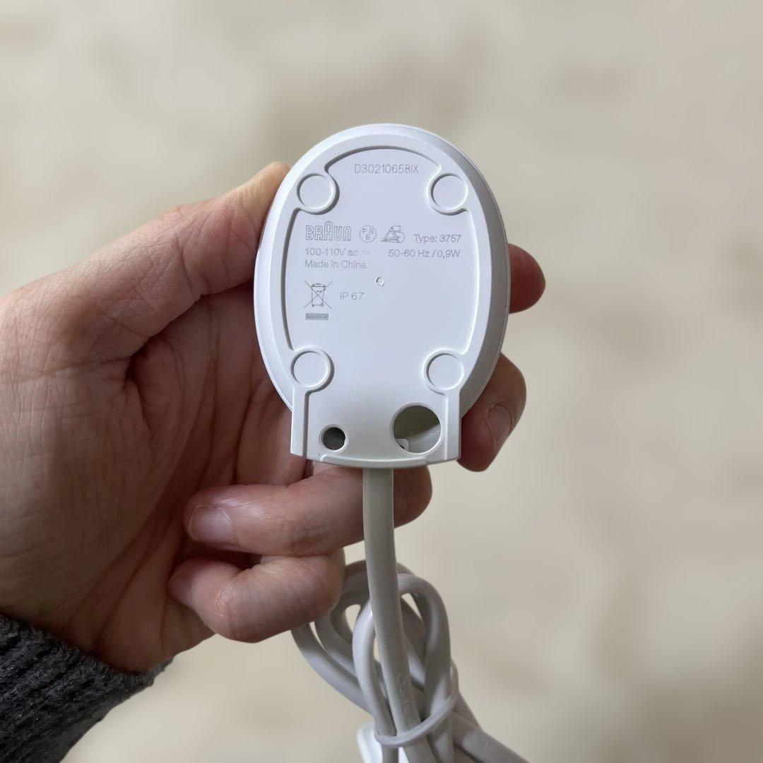 oral-B iO5電動歯ブラシ本体 充電器・ケース　付け替えブラシ合計8本