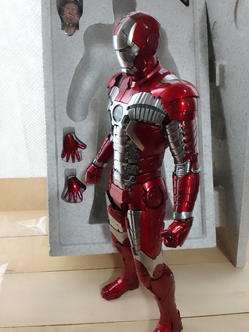 ホットトイズ アイアンマン マーク5　ダイキャスト
