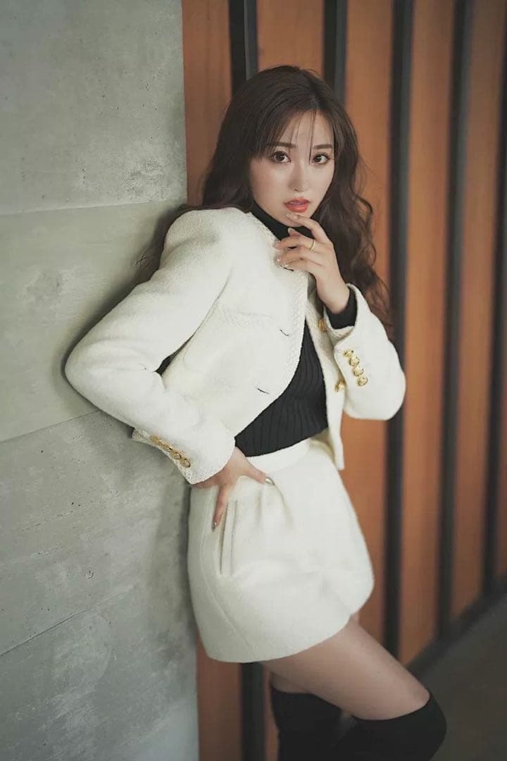 新品 Sheller シェリエ ゴールドZIP ショートパンツ ホワイト 白