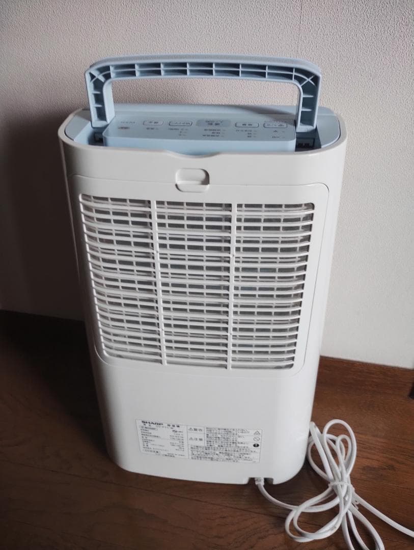 中古品　SHARP 除湿機 ハンドル付き CVーF71