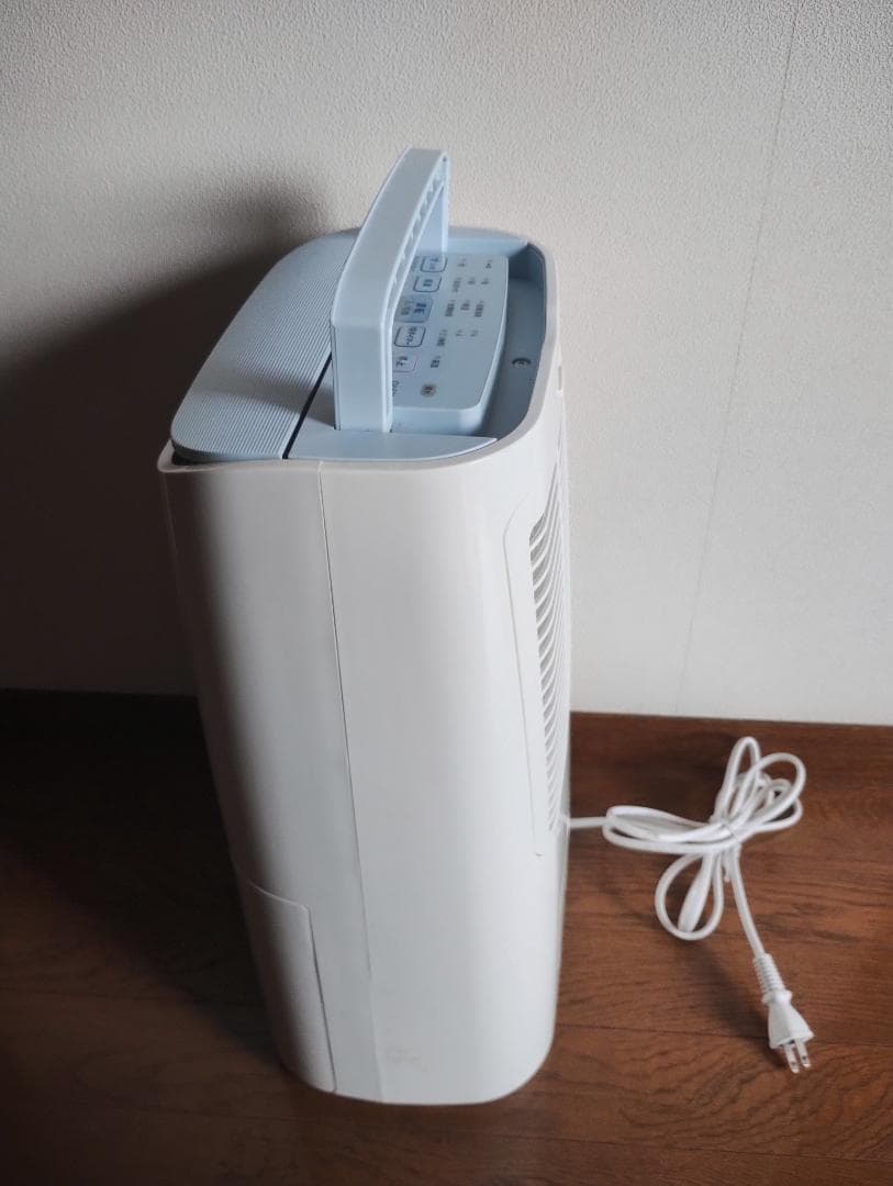 中古品　SHARP 除湿機 ハンドル付き CVーF71