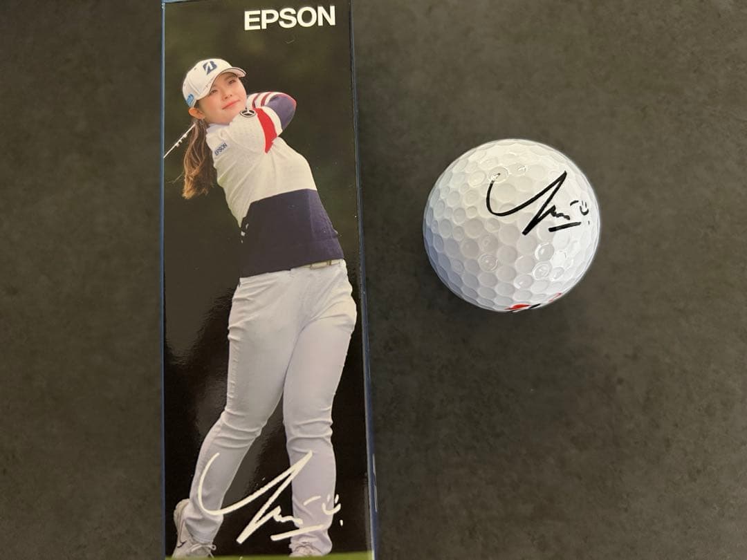 吉田優利 ゴルフボール （箱入り）サインプリント 6個　ブリヂストン