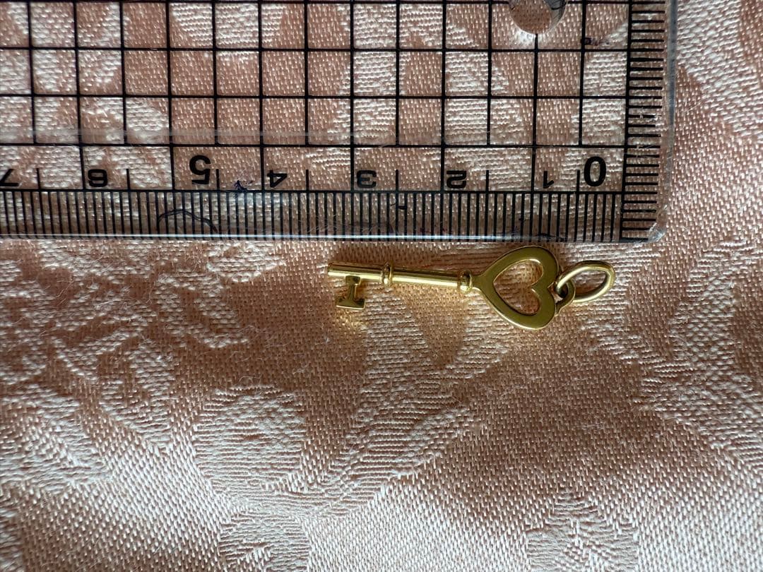 週末限定値下げ　ティファニー　18金ゴールドハート型キー チャーム 約4cm