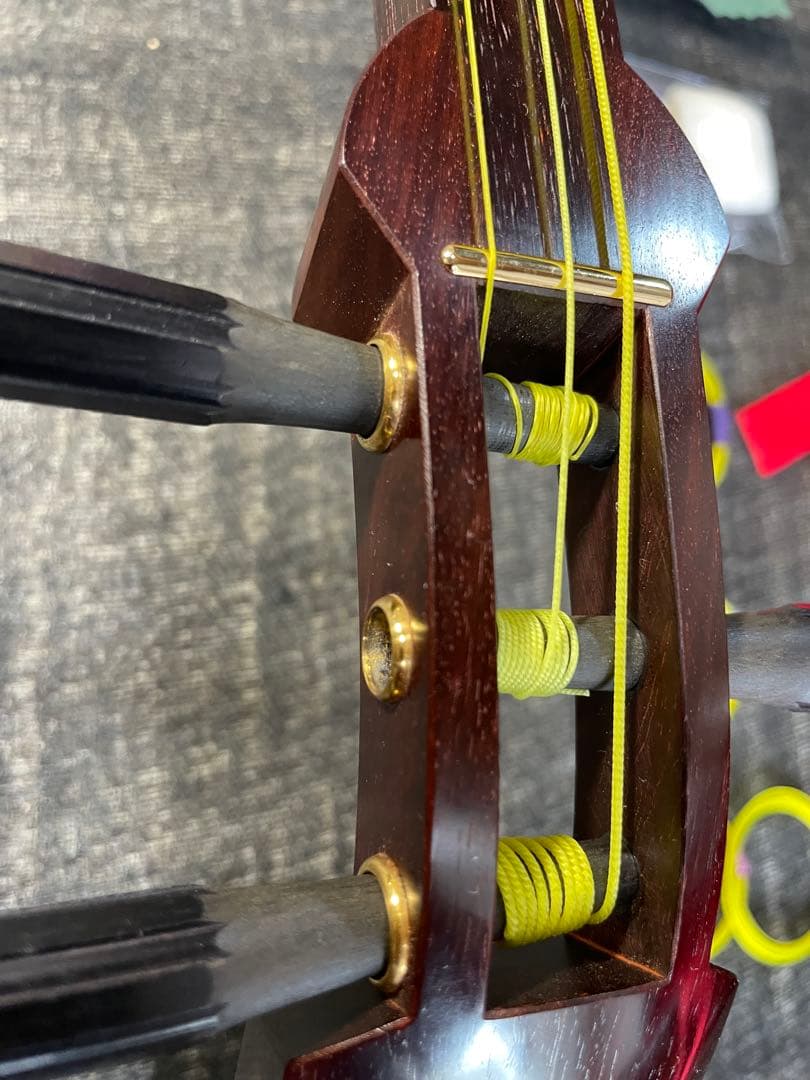 和胡弓（紅木材）　　胴花梨材 竹弓馬毛　　トランクケース 付属品