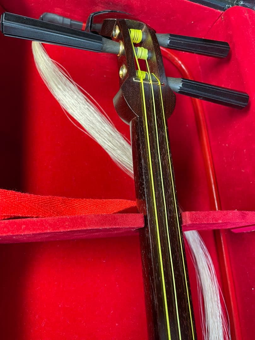 和胡弓（紅木材）　　胴花梨材 竹弓馬毛　　トランクケース 付属品