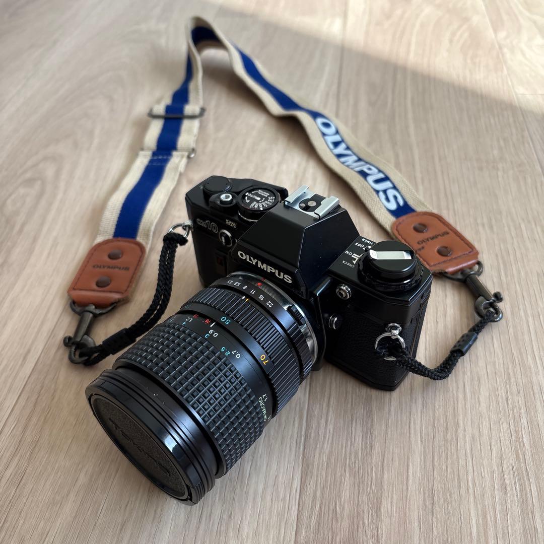 オリンパスのフィルム一眼レフカメラ「OM-10」保護ケース付き