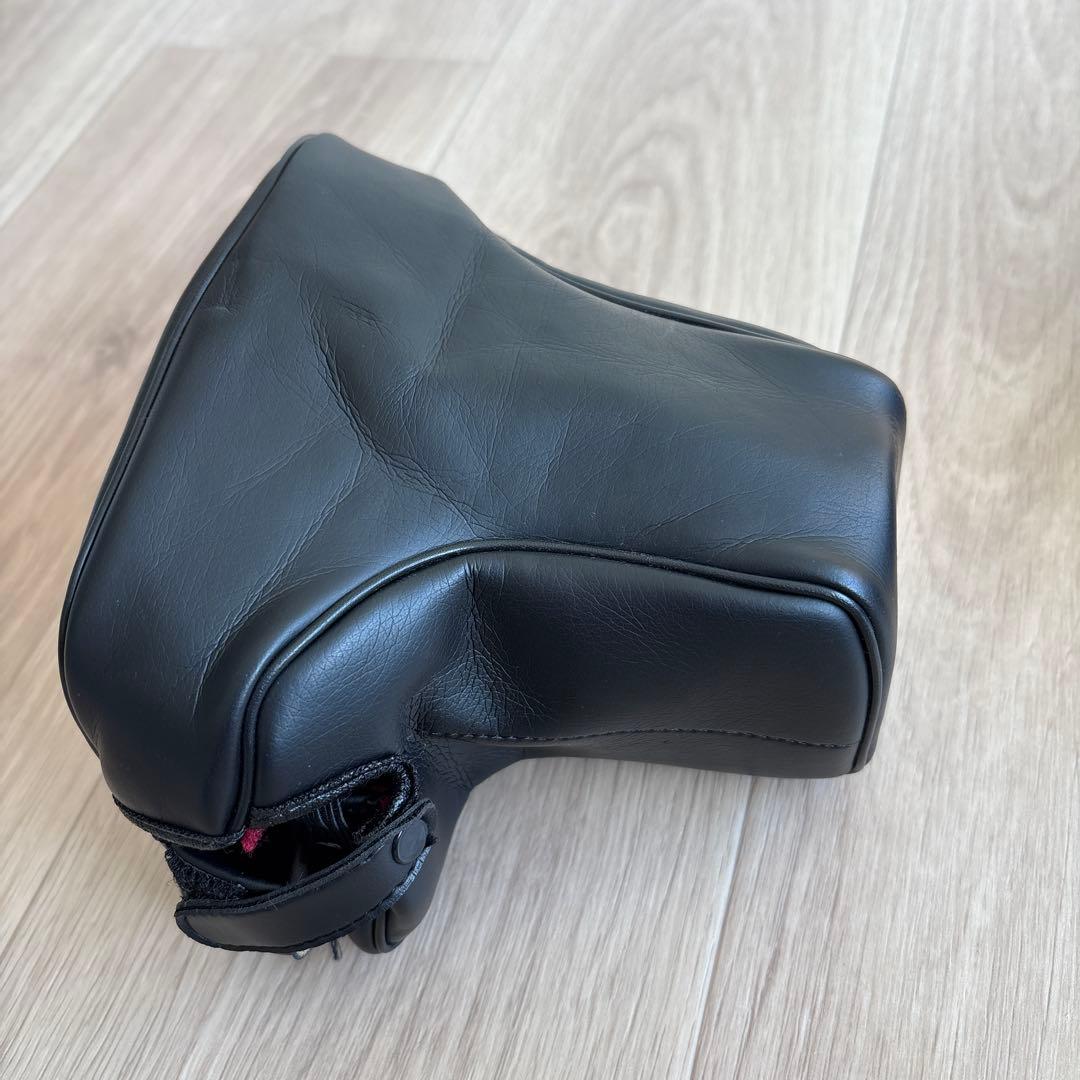 オリンパスのフィルム一眼レフカメラ「OM-10」保護ケース付き