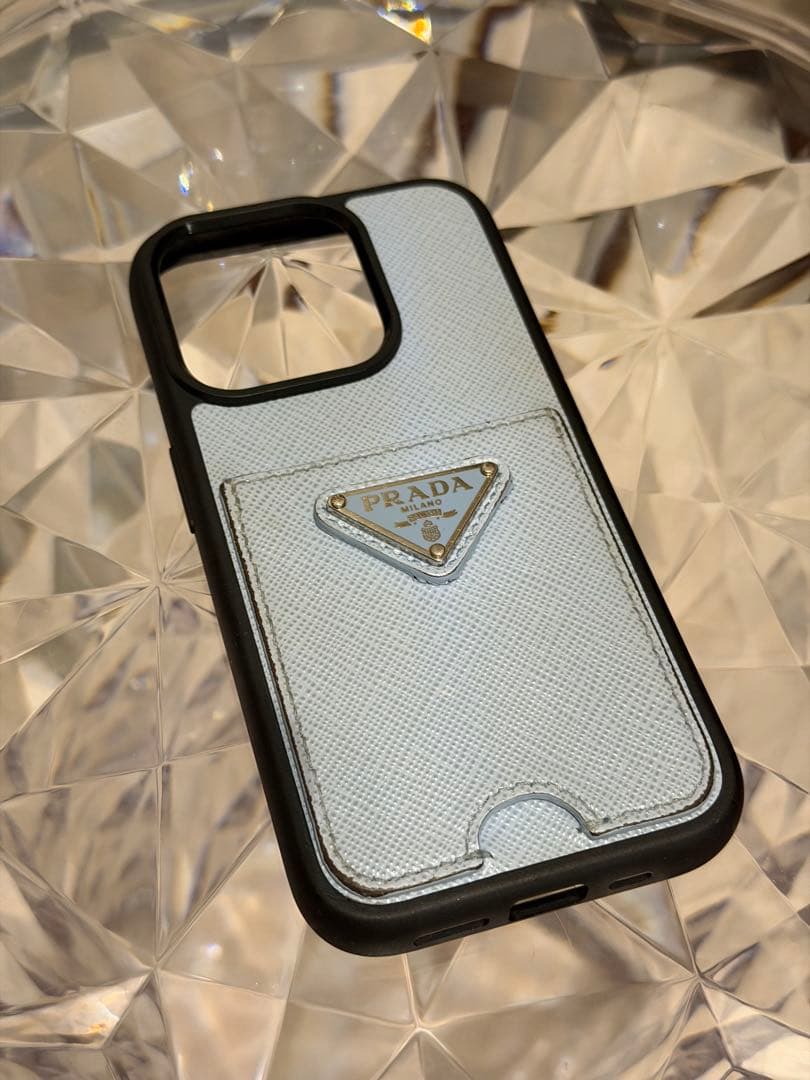 プラダ iPhone15pro ケース