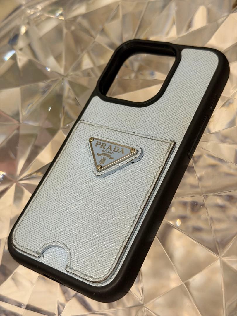 プラダ iPhone15pro ケース