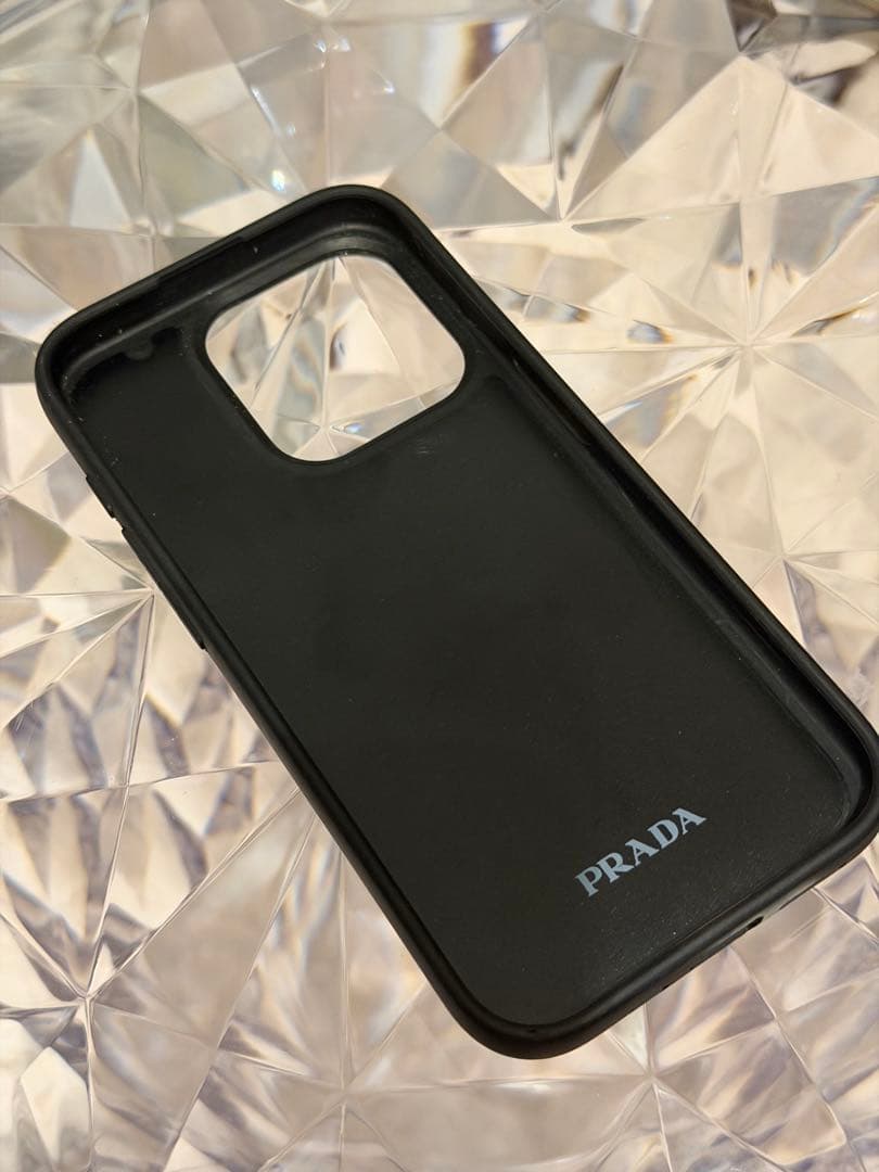 プラダ iPhone15pro ケース