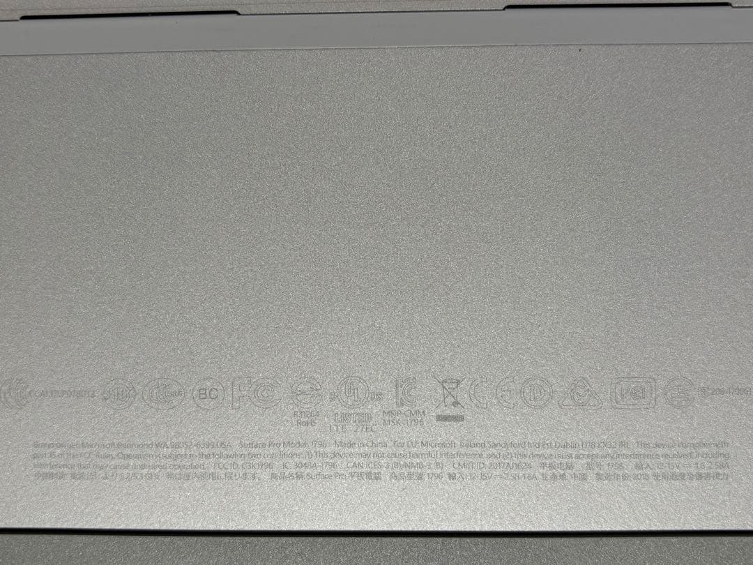 【美品】Microsoft Surface Pro（第5世代）