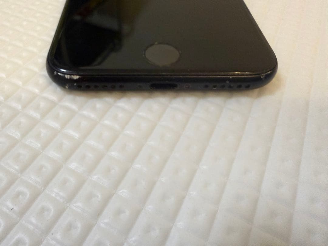 Apple iPhone SE第2世代　64GBブラック