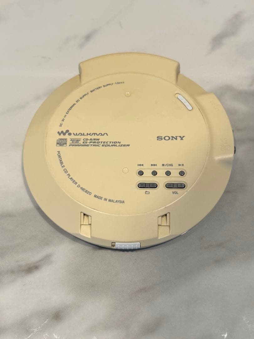 ☆SONY ポータブルCDプレーヤー セット　D-NE820 ウォークマン