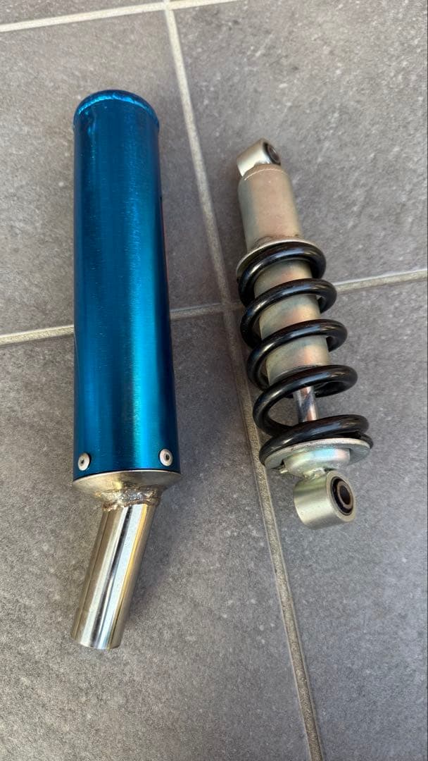 NS-1純正ショックアブソーバー、レーシングサイレンサー。