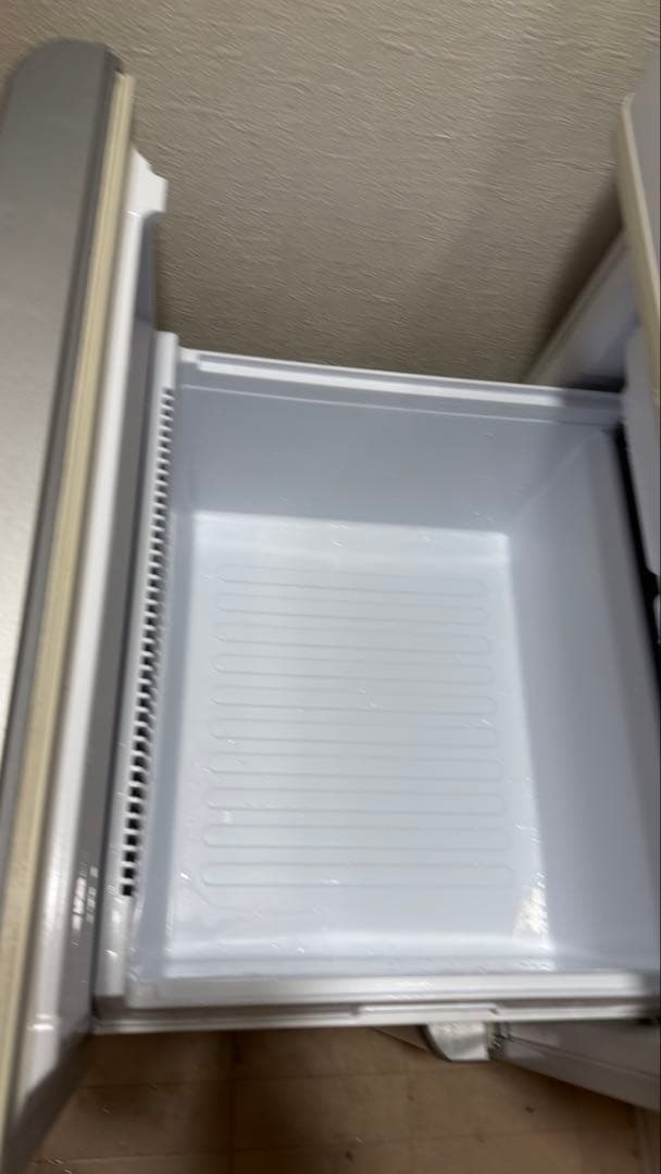 ホワイト冷蔵庫 透明収納付き