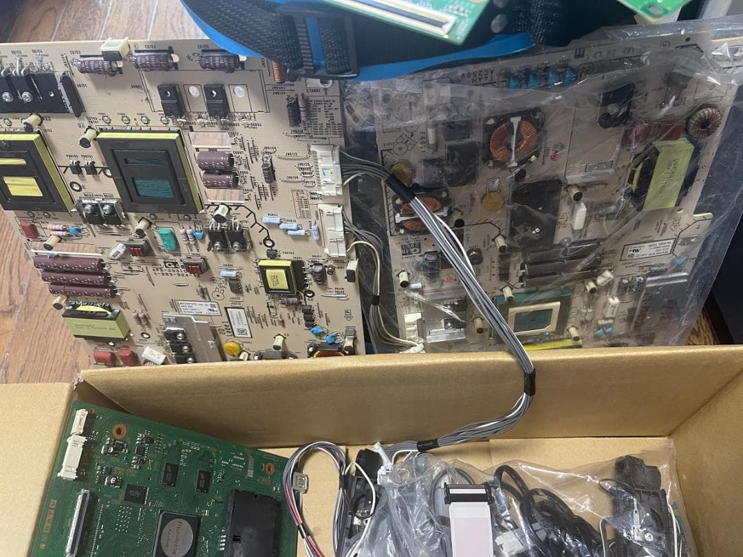 送無★ソニー★テレビKDL-40EX720とKDL-32EX720から基板一式
