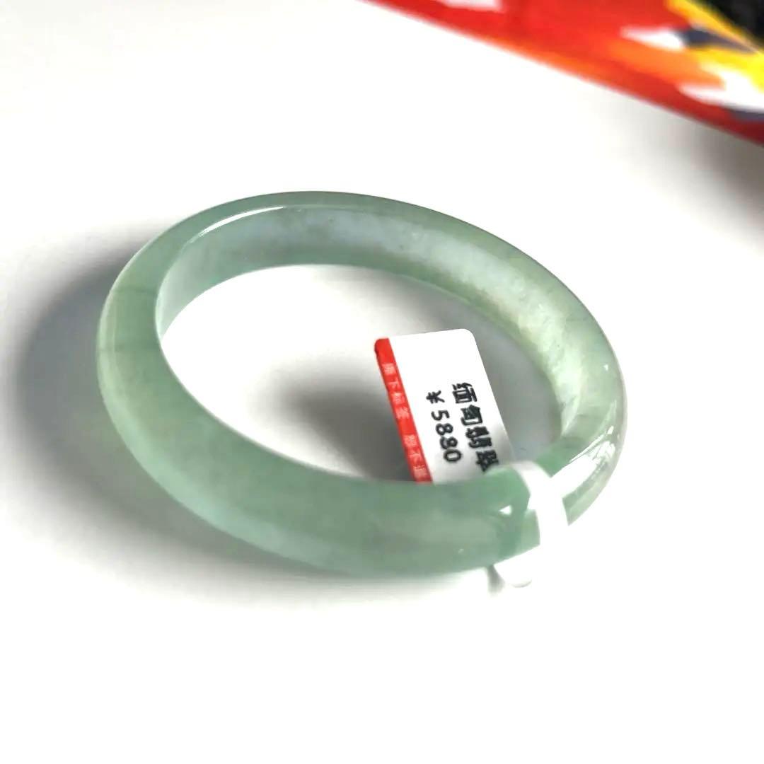 氷水色翡翠バングル