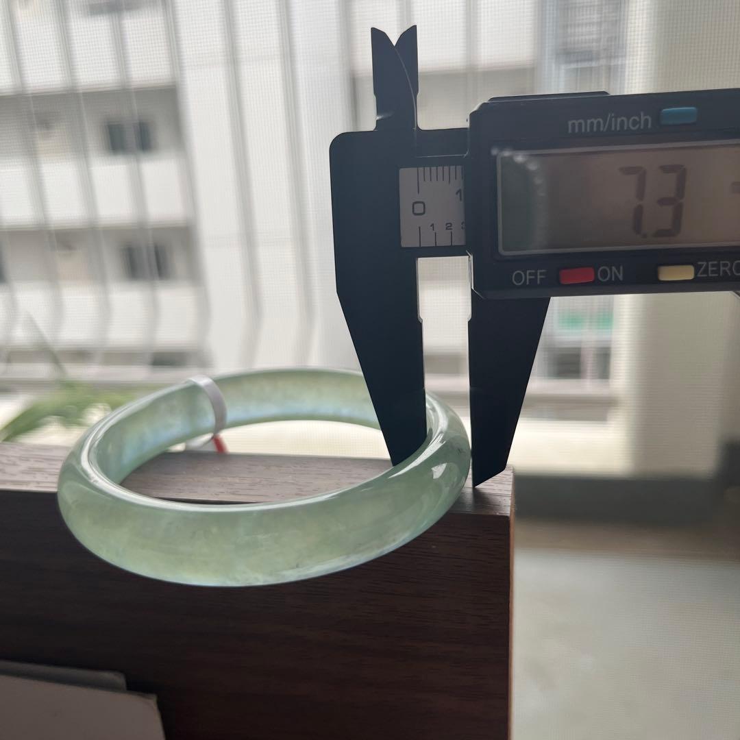 氷水色翡翠バングル