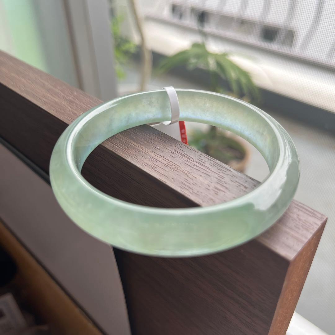 氷水色翡翠バングル