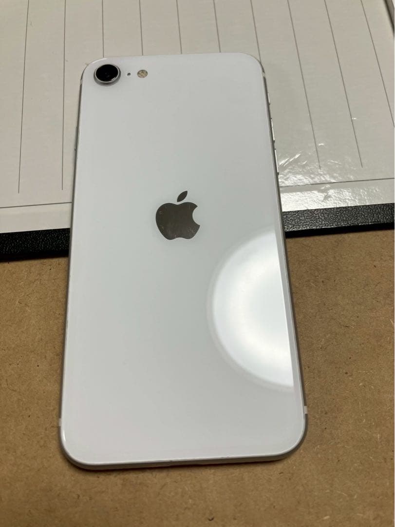 ★初売りその9★ iPhone SE2　64G　ホワイト　美品
