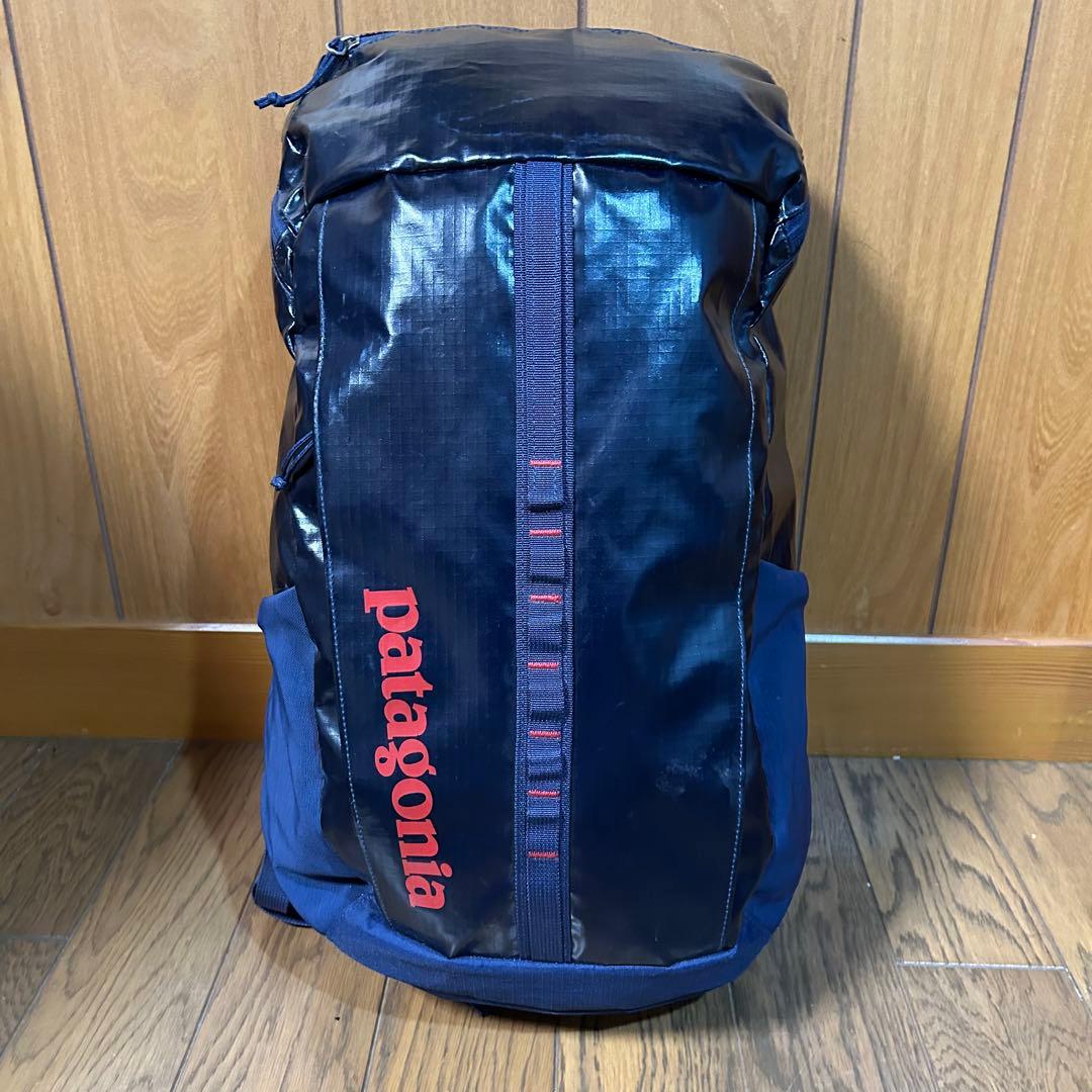 patagonia ブラックホール　25ℓ ネイビー