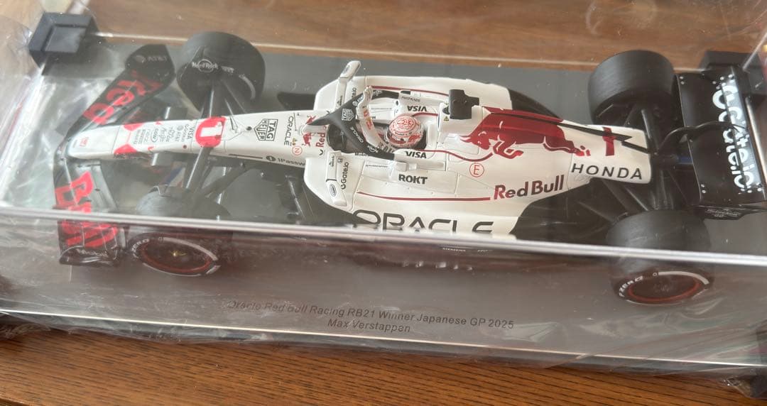 スパーク製　1/18 レッドブルRB21 日本GP フェルスタッペン車