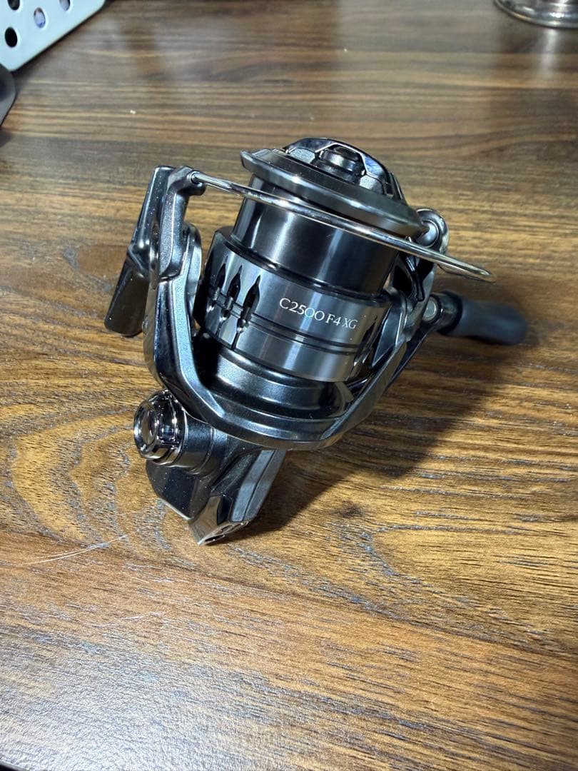最終値下げ ほぼ未使用 シマノ 25コンプレックスXR c2500 F4 XG