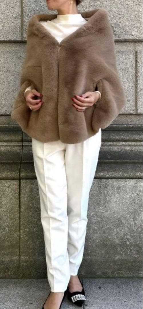 【値下】新品 JENNE ジェンヌ リッチボリュームファーケープ人気芝犬カラー