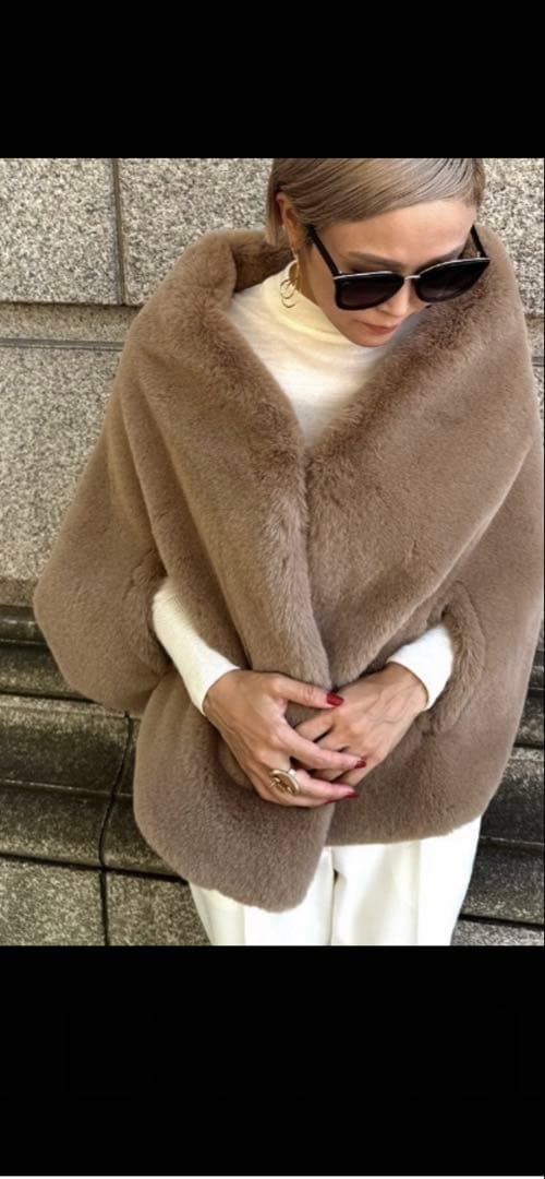 【値下】新品 JENNE ジェンヌ リッチボリュームファーケープ人気芝犬カラー