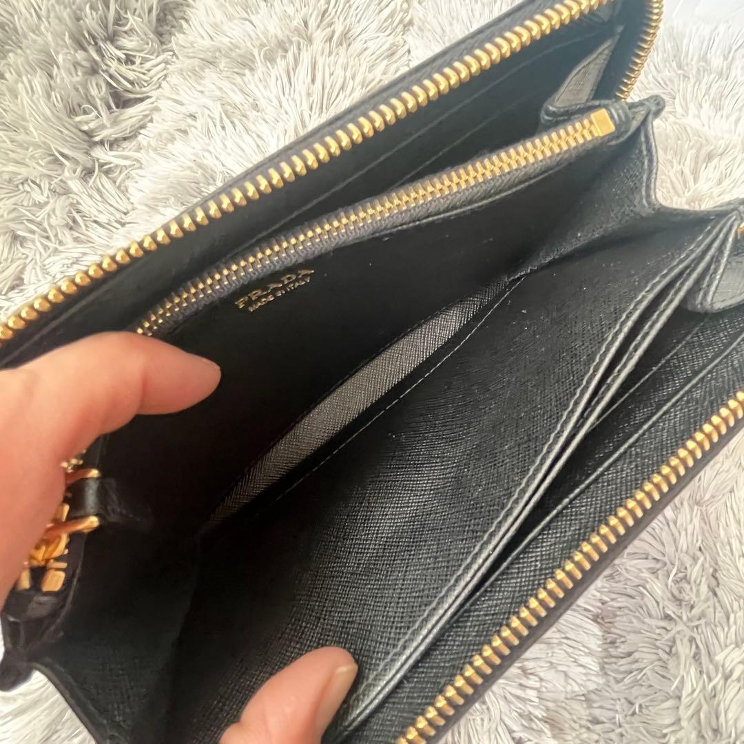 美品✨PRADA サフィアーノ　フィオッコ　メタルロゴ　ラウンドファスナー　黒