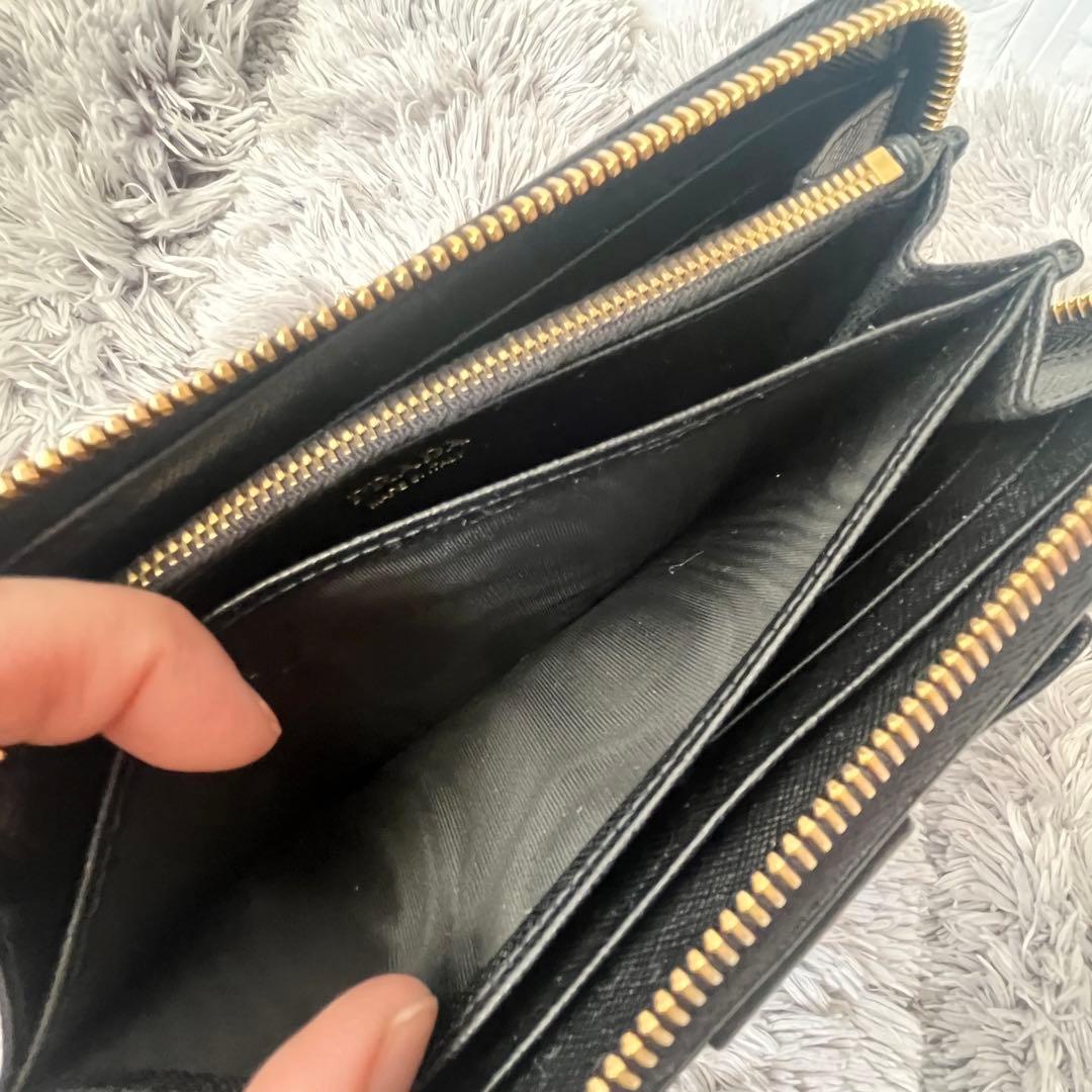 美品✨PRADA サフィアーノ　フィオッコ　メタルロゴ　ラウンドファスナー　黒