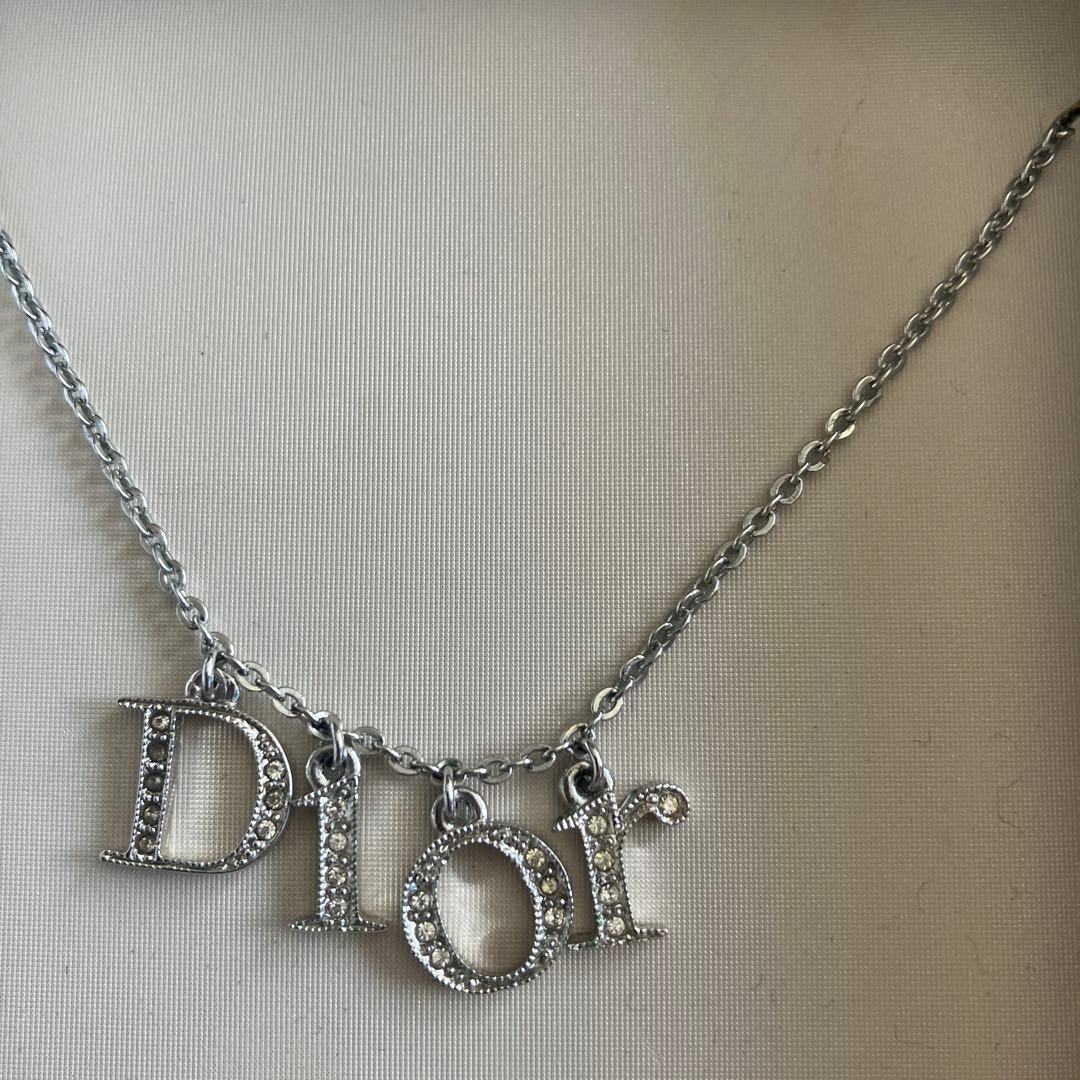 Dior シルバー ロゴネックレス クリスタル付き
